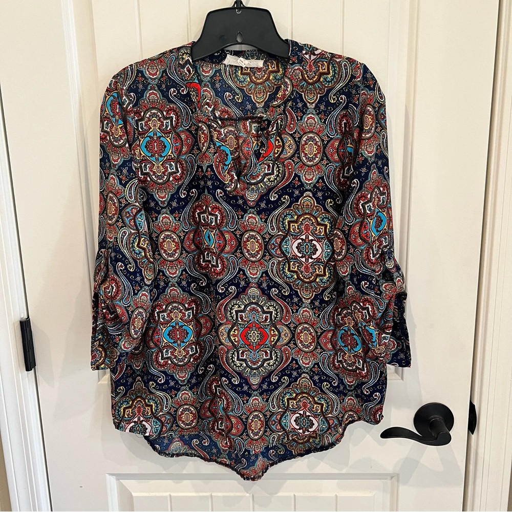 Pink Rose Paisley Hi Lo Roll Tab Blouse, Size Medium* Excellent condition